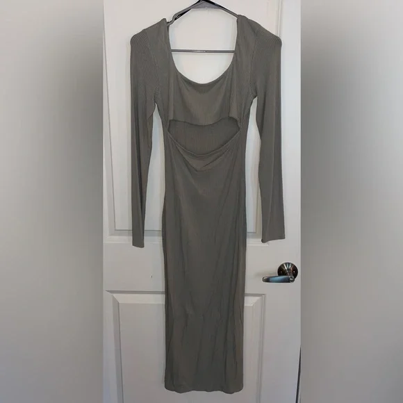 Green forever 21 long sleeve keyhole front bodycon maxi dress, never worn size M Green forever 21 long sleeve keyhole front bodycon maxi dress, never worn size M